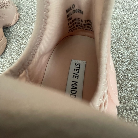Steve Madden Milo Blush Sneaker - Picture 4 of 4